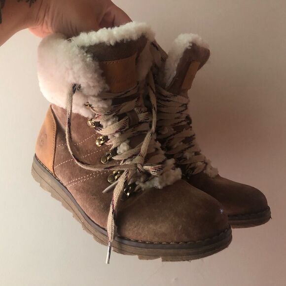 Wind River | Cozy Cabin Sherpa Lined Boots - Picture 1 of 6